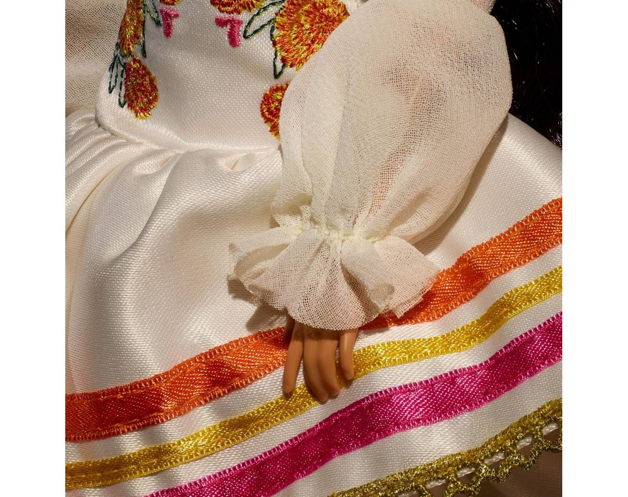 Barbie Signature Muñeca de Colección Día de Muertos 2025 (modelo JBJ05) con Vestido, Corona de Cempasúchil.